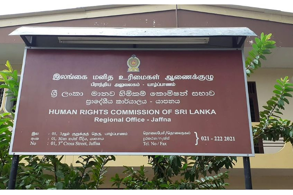 யாழில் செய்தி சேகரிக்க சென்ற ஊடகவியலாளருக்கு பொலிஸாரால் அச்சுறுத்தல் (Photos) | Theft Arali Journalist Collect News Threate Police