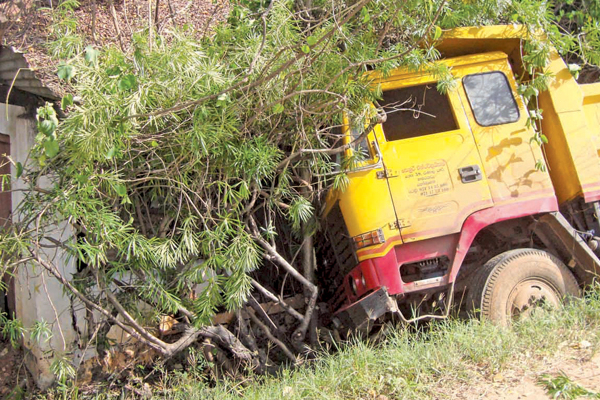 இரு வெவ்வேறு விபத்துக்களில் இருவர் பலி | Vavuniyaa Accident Srilanka Death