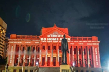 ஜனாதிபதி மாளிகையில் அதிரடி காட்டிய ஆர்ப்பாட்டக்காரர்கள்