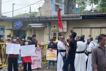 தேசபந்து தென்னக்கோனை கைது செய்யக்கோரி போராட்டம்!