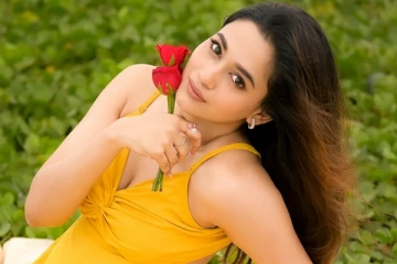 தாராள கிளாமரில் பாண்டியன் ஸ்டோர்ஸ் நடிகை.. காவ்யா அறிவுமணி லேட்டஸ்ட் போட்டோஸ்