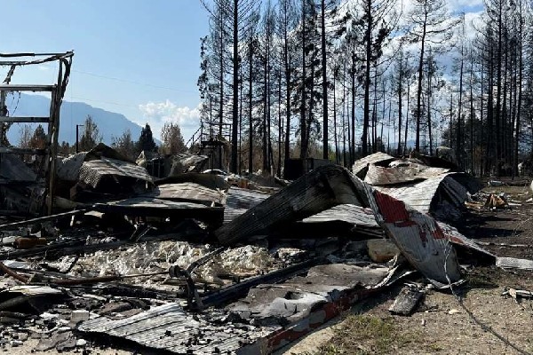 கனடாவில் காட்டுத் தீ குறித்து விடுக்கப்பட்டுள்ள எச்சரிக்கை | 800 Wildfires Still Out Of Control In Canada