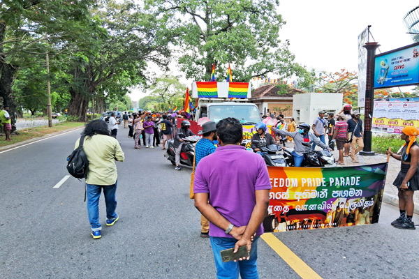 கொழும்பில் அணிதிரண்ட ஓரின சேர்க்கையாளர்கள்! | Homosexuals Gathered In Colombo