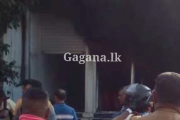 තවත් ගොඩනැගිල්ලක එකවරම ගින්නක් ඇවිලී යයි - වහාම ගිනි නිවීමේ ඒකක කැඳවයි.