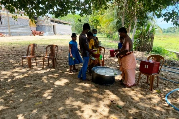 ஆலயங்களில் புத்தாண்டுக்கு முந்திய நாளில் மருத்துநீர் வழங்கும் பணிகள் முன்னெடுப்பு (Photos)