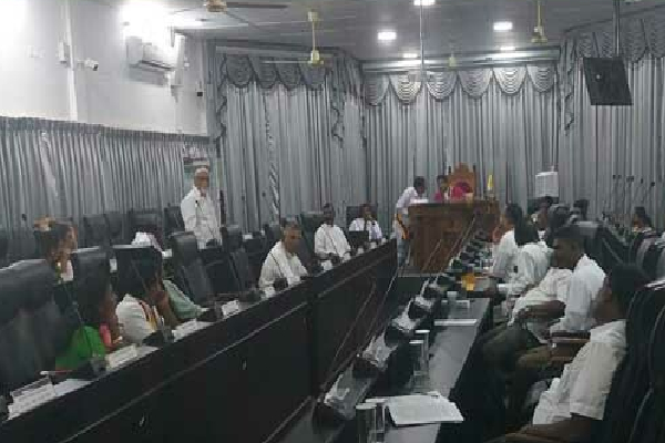 ”வைக்கோல் பட்டறை நாய் “ யாழ்.மாநகர சபையில் இங்கிதம் மறந்த உறுப்பினர்! | Hay Workshop Dog Member Jaffna Municipal Council