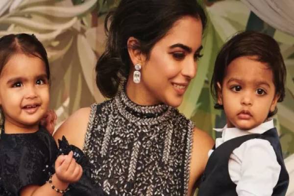 அம்பானி மகள் முதல் நயன்தாரா வரை: இரட்டைக் குழந்தைகளைப் பெற்ற பிரபலங்கள் யார் யார்? | Who Are The Celebrities Who Have Had Twins