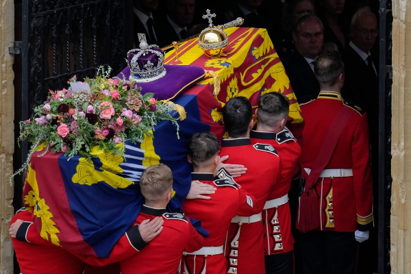 trending photo - ராணி அடக்கம் செய்த பிறகு அரச குடும்பத்தால் பகிரப்பட்ட அரிய புகைப்படம்! | Viral Photos Queens Rare Stunning Photo