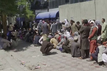 காபூலில் திறக்கப்பட்டது வங்கி...அலைமோதிய மக்கள் கூட்டம்