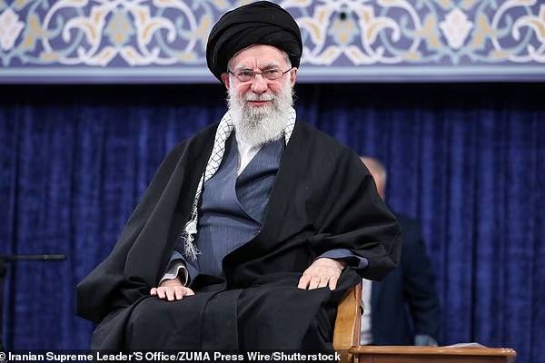 முடிவு செய்துவிட்ட ட்ரம்ப்... மத்திய கிழக்கில் ஆயுதங்களைக் குவிக்கும் அமெரிக்கா | Trump Identifies Date Strike On Iran