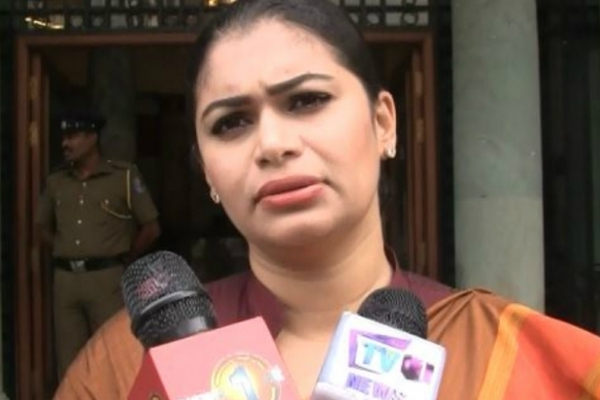கறுப்புப் பட்டி போராட்டத்தில் ஹிருணிகா பிரேமசந்திர! | Hirunika Premacandra In The Black Bar Struggle