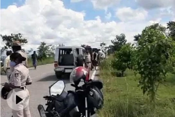 சுற்றுலா வந்த பெண்ணை காதலன் முன் பாலியல் வன்கொடுமை செய்த கும்பல்