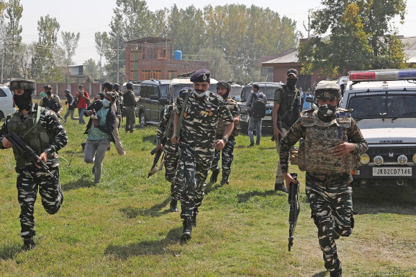 சொந்த நாட்டு மக்களையே சுட்டுக் கொன்ற இராணுவம்!! இந்தியாவில் துயரம் - ஐபிசி தமிழ்