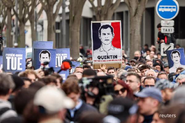 அடித்தே கொல்லப்பட்ட இளைஞர்... பிரான்ஸின் லியோனில் திரண்ட ஆயிரக்கணக்கானோர் | Thousands March In Lyon அடித்தே கொல்லப்பட்ட இளைஞர்... பிரான்ஸின் லியோனில் திரண்ட ஆயிரக்கணக்கானோர் | Thousands March In Lyon