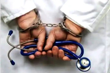 பழங்குடியின பெண்ணுக்கு பிரசவம் பார்க்க லஞ்சம் வாங்கிய மருத்துவர்