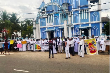 நாட்டில் மனித நேயம் தொலைந்துவிட்டது: ஜோசப் ஆண்டகை (Photos)