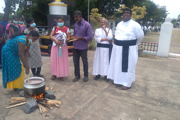 வடுக்களும் வலிகளும் நிறைந்த கதை கூறும் முள்ளிவாய்க்கால் கஞ்சி: தமிழர் தாயக பகுதிகளின் நினைவுநாள் தொகுப்பு | Mullivaikkal Porridge Remembrance Day