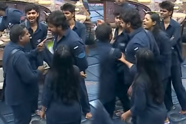 Bigg Boss 9: பிக் பாஸ் வீட்டில் மீண்டும் கைகலப்பு... கைமீறி சென்ற சம்பவம் | Tamil Bigg Boss 9 Fj Attack Diwagar Bigg Boss 9: பிக் பாஸ் வீட்டில் மீண்டும் கைகலப்பு... கைமீறி சென்ற சம்பவம் | Tamil Bigg Boss 9 Fj Attack Diwagar