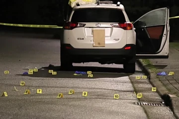 கனடாவில் சிறுபிள்ளையுடன் காரில் பயணித்த நபரை நோக்கி துப்பாக்கியால் சுட்ட மர்ம நபர்களால் பரபரப்பு