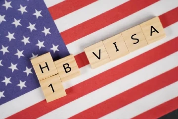 H-1B விசா விண்ணப்பங்களுக்கு கூடுதல் கட்டணம்: டிரம்பின் அதிரடி முடிவு
