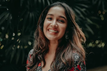 அனிகாவா இது? கோட் சூட்டில் இருக்கும் புகைப்படங்கள்