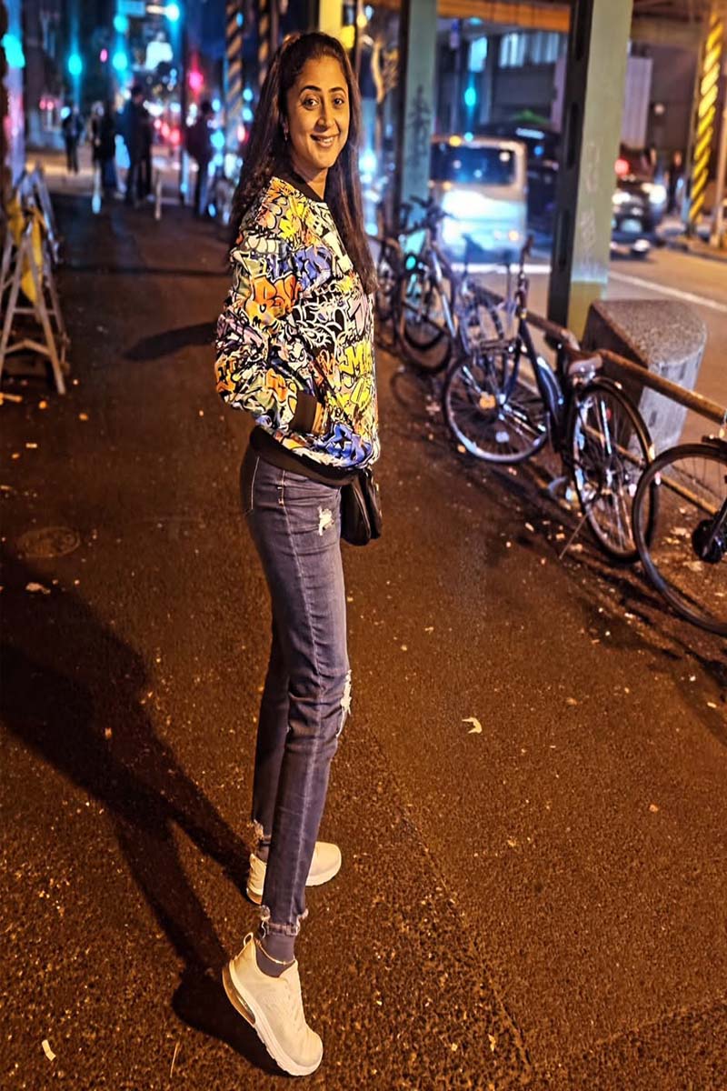 சீரியலில் குடும்ப பெண்ணாக இருக்கும் கனிகாவா இது? மாடர்ன் உடையில் கலக்கல் புகைப்படம் | 43 Years Old Kaniha In Modern Dress Photo Viral