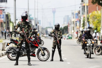 அதிவேக நெடுஞ்சாலை கடமைகளில் இராணுவத்தினர்