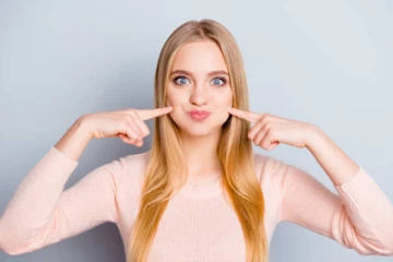 உங்க கன்னத்துல மட்டும் சதை நிறைய இருக்கா? இதனை சரி செய்ய இந்த குட்டி பயிற்சியை செய்திடுங்க