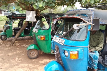 எரிபொருள் இன்மையால் முச்சக்கரவண்டி சாரதிகள் பாதிப்பு(Photos)