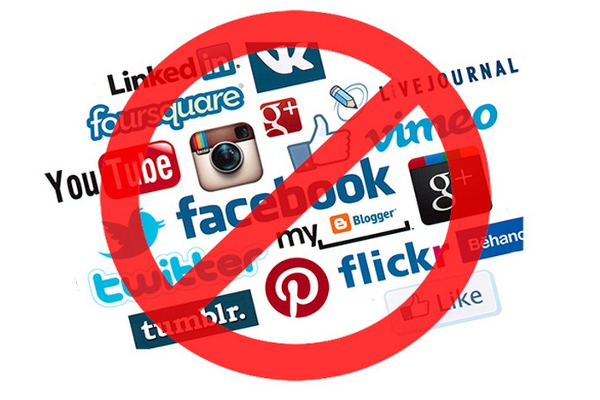 சமூக வலைத்தள பாவனையை முற்றாக தடை செய்வது எங்கள் நோக்கமல்ல : பந்துல குணவர்தன தெரிவிப்பு | Social Media Ban Srilanka Government