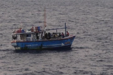 தனுஷ்கோடியில் அகதிகளாக தஞ்சமடைந்த இலங்கை தமிழர்கள்