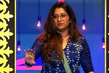 பிரியங்காவிற்கு விடுக்கப்பட்ட எச்சரிக்கை ! பிக் பாஸ் வீட்டிற்கு செல்வதற்கு முன் நடந்த விஷயம்..