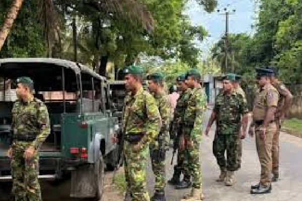 விசேட அதிரடிப்படையினரால் சுற்றிவளைக்கப்பட்ட வீடு ; சோதனையில் கிடைத்த பொருட்களால் அதிர்ச்சி | House Surrounded By Special Task Force விசேட அதிரடிப்படையினரால் சுற்றிவளைக்கப்பட்ட வீடு ; சோதனையில் கிடைத்த பொருட்களால் அதிர்ச்சி | House Surrounded By Special Task Force