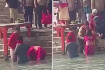 கங்கை நீரில் குழந்தையை மூழ்கடித்து பெற்றோரே கொன்றதாக பரவும் வீடியோ போலியானது: என்ன நடந்தது?