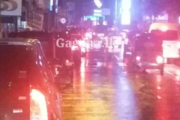 ගසක් මාර්ගයකට කඩා වැටෙයි - ගමනාගමනයටත් බාධා..