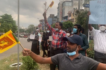 ஒற்றுமையான தமிழ் சிங்கள மக்களின் போராட்டம் சொல்வது என்ன...!(video)