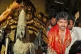திருச்செந்தூரில்... வேலேந்திய கையுடன் விஸ்வரூப தரிசனத்தில் தவெக விஜய்