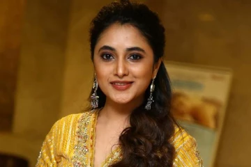 சுத்தமாக மேக்கப்பே இல்லாமல் நடிகை பிரியங்கா மோகன் எப்படி உள்ளார் பாருங்க- லேட்டஸ்ட் க்ளிக்