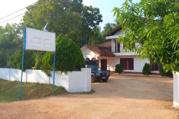 மட்டக்களப்பில் விசாரணைக்கு வந்த பொலிஸார் மீது தாக்குதல்:சந்தேகநபர் கைது(Photo)