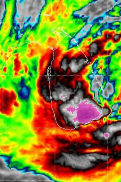 மட்டக்களப்பு பகுதியில் மையம் கொண்டுள்ள புயல்! தற்போது வெளியாகியுள்ள தகவல்.. வரலாற்றில் முதல் முறை | Titva Cyclone Latest Update Sri Lanka