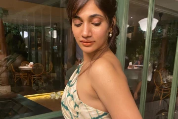 லாஸ்லியா பிறந்தநாளை கவர்ச்சி உடையில் கொண்டாடிய புகைப்படங்கள்