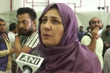 ஆப்கானில் எங்களது நிலை...!  விமானநிலையத்தில் கதறி அழும் பெண்மணி