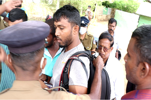 முல்லைத்தீவு பொலிஸாரால் அச்சுறுத்தப்பட்ட ஊடகவியலாளர் | Journalist Threatened By Mullaitivu Police