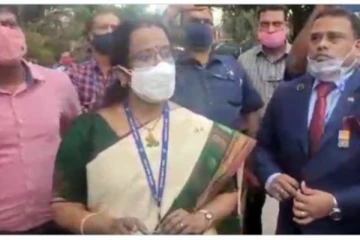 "ஏன் எழுந்து நிற்க வேண்டும்? " - தமிழ்த்தாய் வாழ்த்து பாடும் போது ரிசர்வ் வங்கி அதிகாரிகள் எழுந்து நிற்காமல் அலட்சியம்