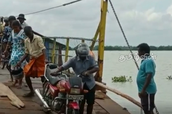 அம்பிளாந்துறை – குருக்கள்மடம் படகுப்பாதையை புணரமைத்து தருமாறு கோரும் மக்கள்! (Photos) | Request For Reconstruction Of Kurukulmadam Boatway
