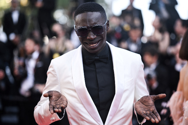 ஒரே ஒரு பதிவிற்கு கோடிகளை அள்ளும் டிக்டாக் பிரபலம்! வசிக்கும் வீடு மட்டுமே மில்லியன் பெறுமதி | Tiktok Khaby Lame Earns In Crores