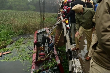 பஞ்சாபில் கால்வாயில் கவிழ்ந்த பேருந்து: 8 உயிரிழப்பு, 18 பேர் காயம்