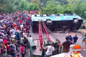 බදුල්ල දුන්හිද ප්‍රදේශයේ බස් රථ අනතුරක් 3ක් මරුට 34ක් රෝහලට [UPDATE - VIDEO]