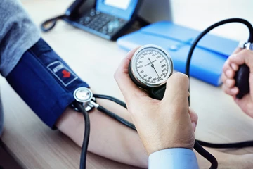 உயிருக்கு ஆபத்தான பாதிப்பை ஏற்படுத்தும் இரத்த அழுத்தத்தை இயற்கையாக எப்படி குறைப்பது?