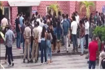 5 நட்சத்திர விடுதியில் உல்லாச பார்ட்டி - பிரபல நடிகர் மகள் கைது!